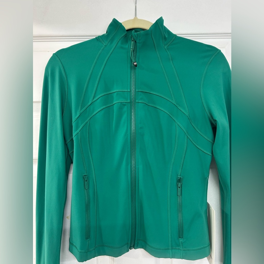NWT Lululemon cascadia green nulu define cropped jacket size 8